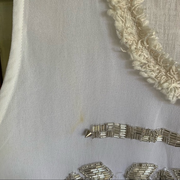 White sleeveless blouse with silver beads. Zipper on back. - Picture 5 of 8